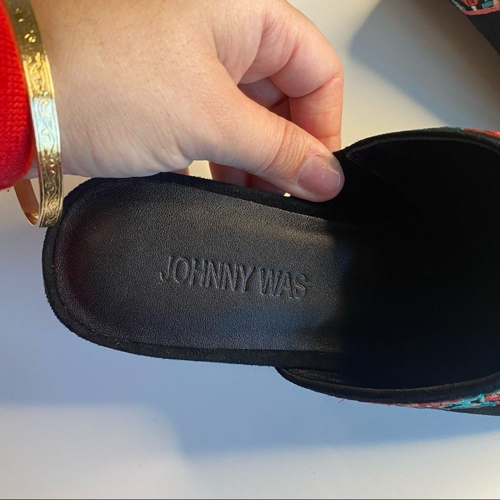 NWT JOHNNY WAS BLACK EMBROIDERED MULE Size 9 - Picture 7 of 11